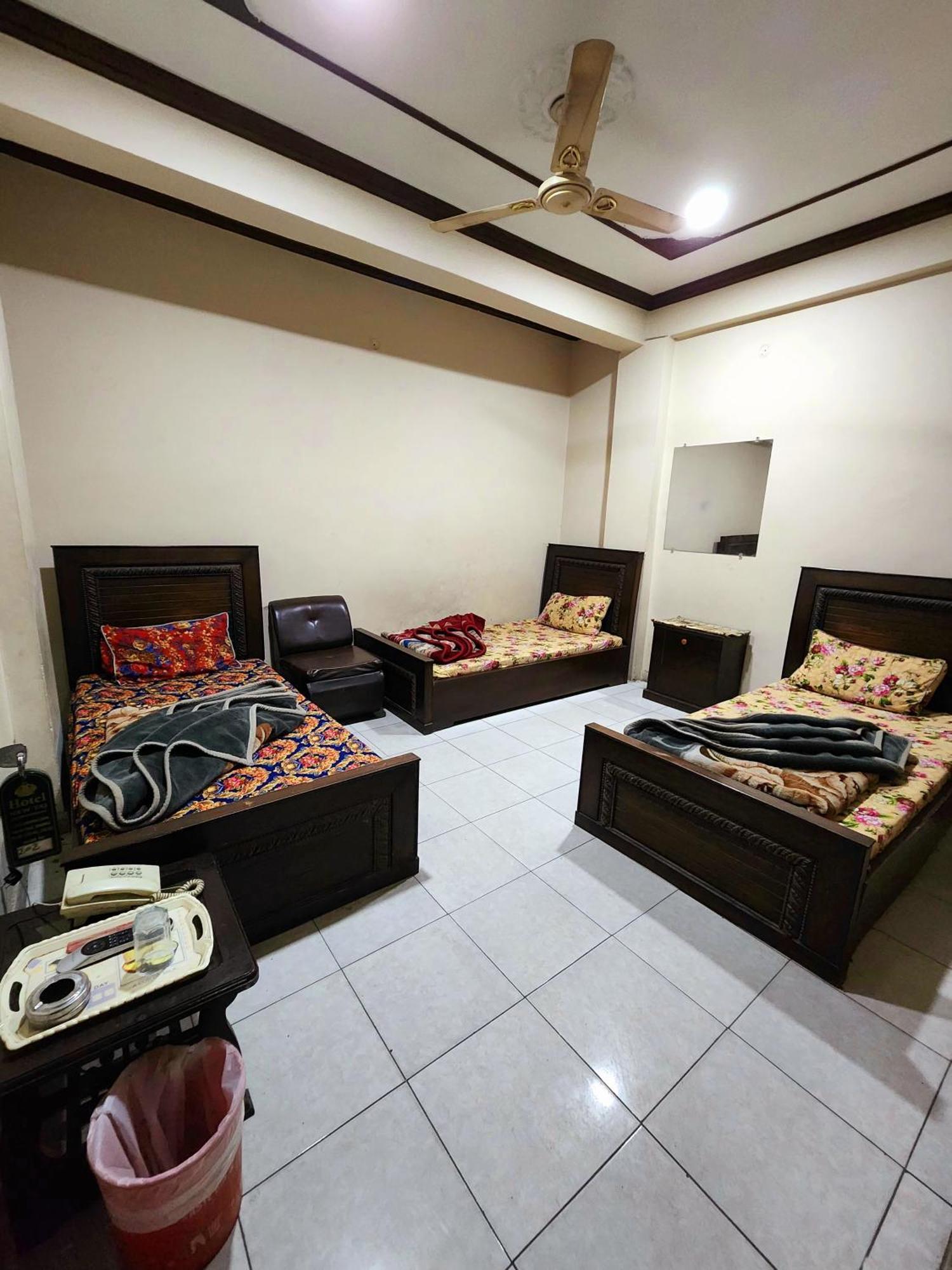 Hotel New Taj International راوالبيندي المظهر الخارجي الصورة